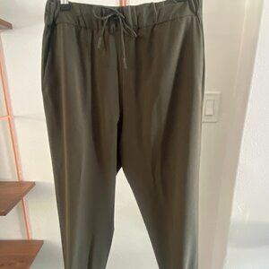MM LaFleur Olive Delaney Jogger (medium)